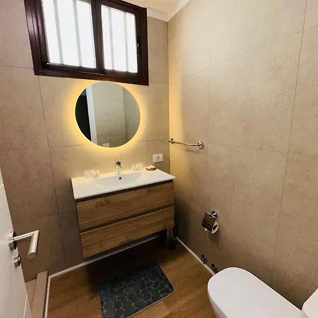 Apartamento En Playa Vistas. Veramar. Free Parking, Pool! Los Cristianos (Tenerife)